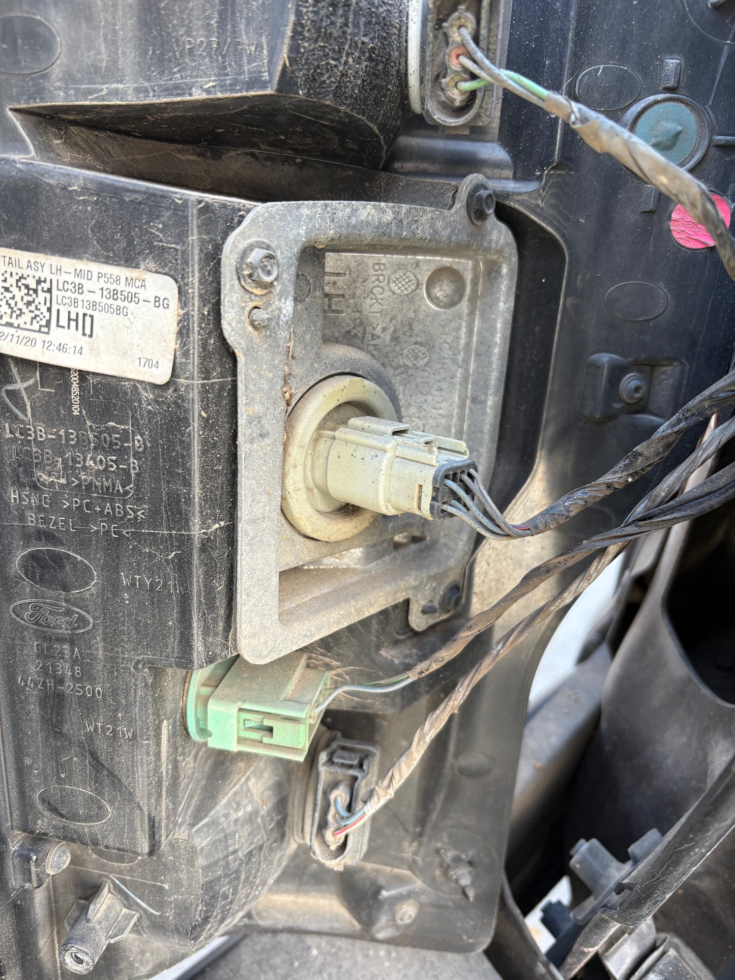 LightLock™ Taillight Set - For 2020-2022 Ford Super-Duty F-250, F-350, F-450 Halogen Taillights